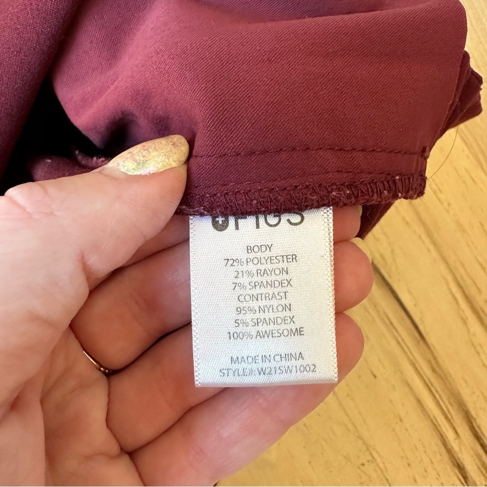 Figs burgundy Keji Crewneck scrub top women’s size XS - Picture 5 of 5